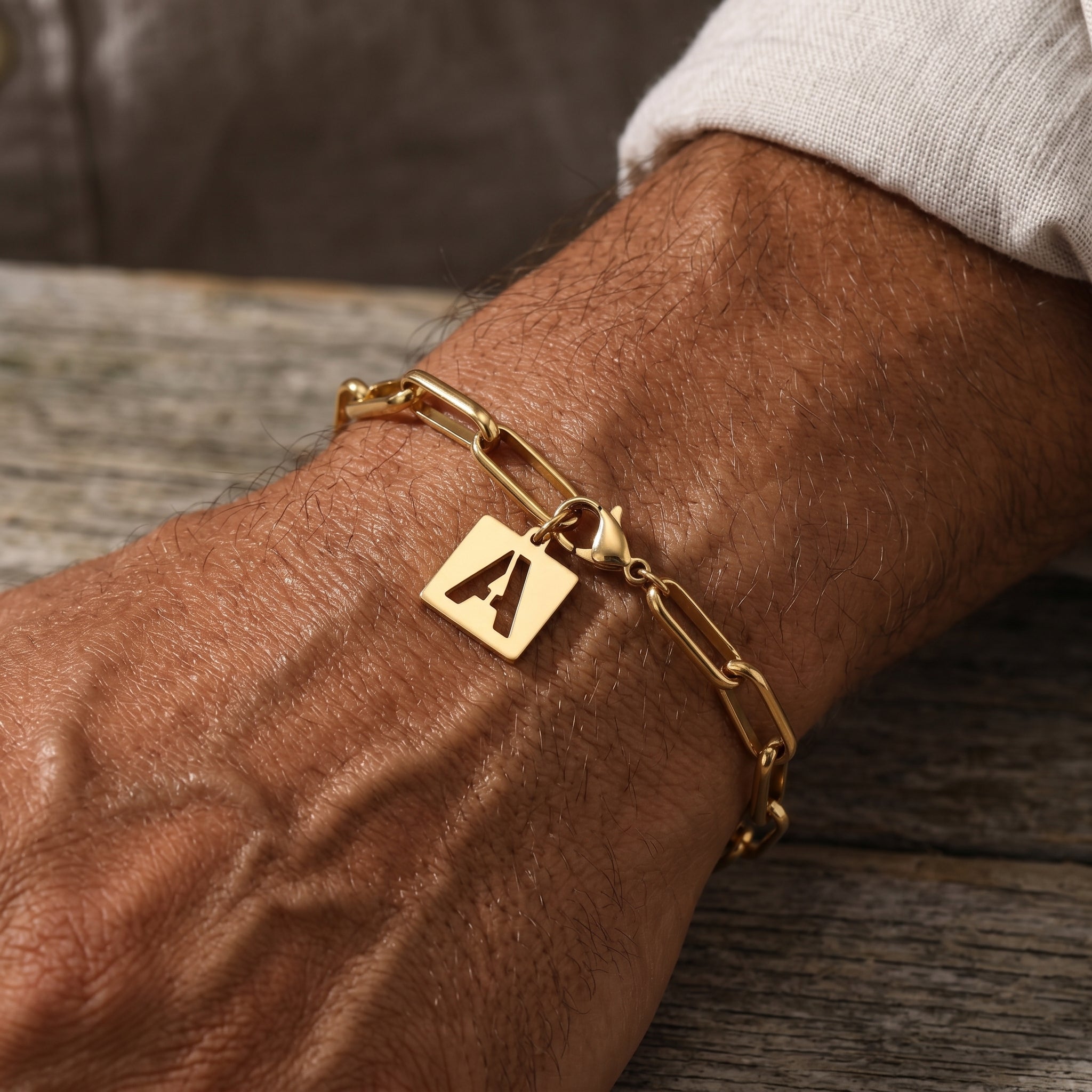 Initial Bracelet "Crest"
